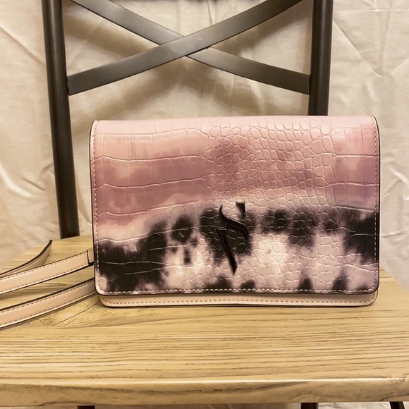 Simply Vera Vera Wang Handbags - Simply Vera Wang Faux Leather Crossbody Bag